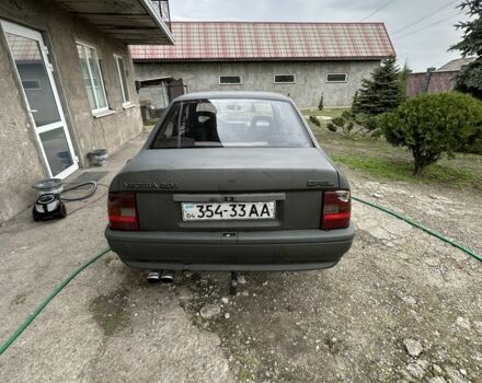 Зеленый Опель Вектра, объемом двигателя 2 л и пробегом 111 тыс. км за 960 $, фото 2 на Automoto.ua