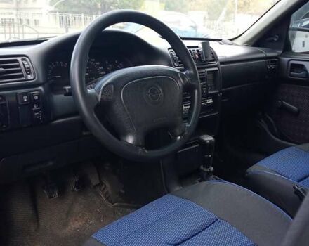 Зеленый Опель Вектра, объемом двигателя 2 л и пробегом 400 тыс. км за 1700 $, фото 2 на Automoto.ua