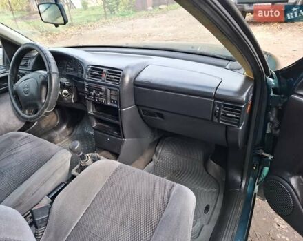 Зелений Опель Вектра, об'ємом двигуна 2 л та пробігом 200 тис. км за 1600 $, фото 5 на Automoto.ua