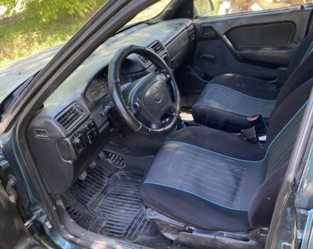 Зеленый Опель Вектра, объемом двигателя 1.8 л и пробегом 480 тыс. км за 999 $, фото 2 на Automoto.ua