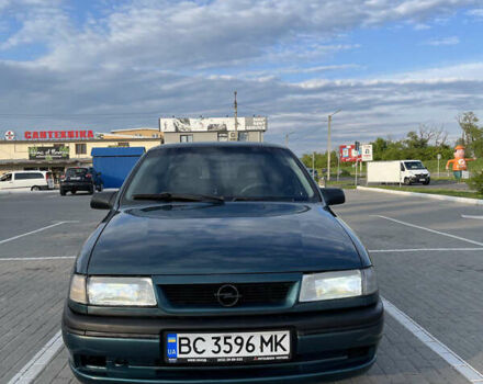 Зелений Опель Вектра, об'ємом двигуна 2 л та пробігом 300 тис. км за 1700 $, фото 2 на Automoto.ua