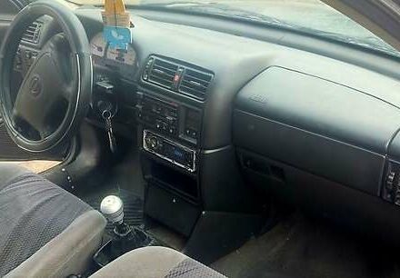 Зелений Опель Вектра, об'ємом двигуна 2 л та пробігом 100 тис. км за 1150 $, фото 1 на Automoto.ua