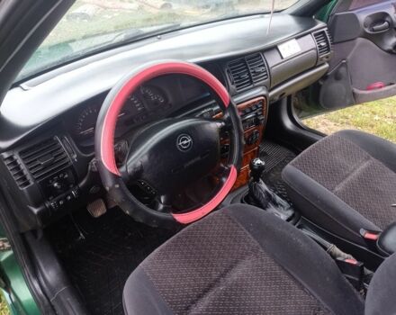 Зеленый Опель Вектра, объемом двигателя 1.8 л и пробегом 398 тыс. км за 1100 $, фото 1 на Automoto.ua