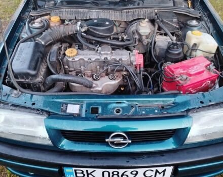 Зеленый Опель Вектра, объемом двигателя 1.8 л и пробегом 254 тыс. км за 1900 $, фото 4 на Automoto.ua