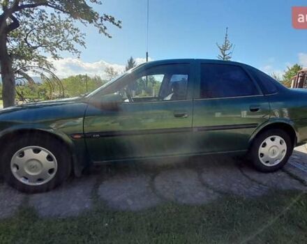 Зеленый Опель Вектра, объемом двигателя 1.6 л и пробегом 334 тыс. км за 2400 $, фото 5 на Automoto.ua
