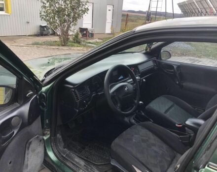 Зеленый Опель Вектра, объемом двигателя 1.6 л и пробегом 250 тыс. км за 1400 $, фото 2 на Automoto.ua