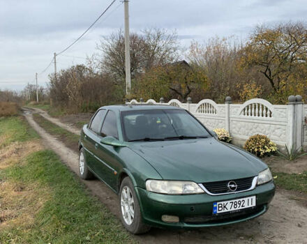 Зелений Опель Вектра, об'ємом двигуна 1.8 л та пробігом 380 тис. км за 1800 $, фото 1 на Automoto.ua