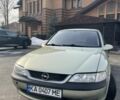 Зеленый Опель Вектра, объемом двигателя 1.6 л и пробегом 350 тыс. км за 2300 $, фото 1 на Automoto.ua