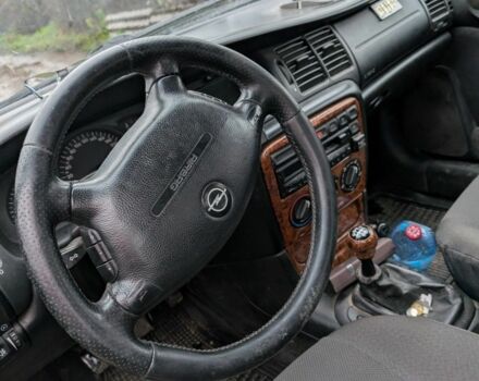 Зелений Опель Вектра, об'ємом двигуна 2 л та пробігом 1000 тис. км за 2000 $, фото 6 на Automoto.ua