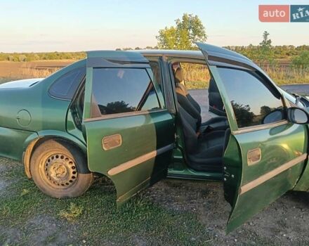 Зеленый Опель Вектра, объемом двигателя 1.6 л и пробегом 468 тыс. км за 3100 $, фото 16 на Automoto.ua
