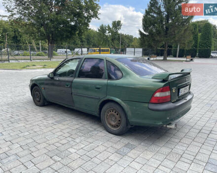Зеленый Опель Вектра, объемом двигателя 1.8 л и пробегом 350 тыс. км за 999 $, фото 3 на Automoto.ua