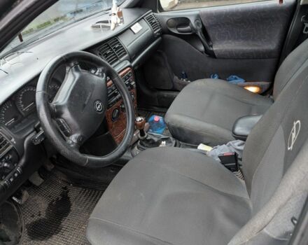 Зелений Опель Вектра, об'ємом двигуна 2 л та пробігом 1000 тис. км за 2000 $, фото 5 на Automoto.ua