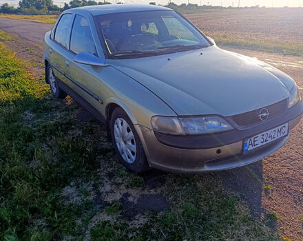 Зеленый Опель Вектра, объемом двигателя 2 л и пробегом 334 тыс. км за 1700 $, фото 1 на Automoto.ua