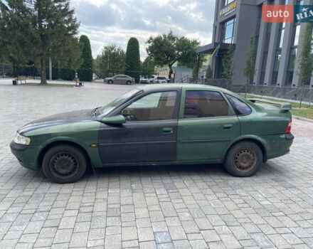 Зеленый Опель Вектра, объемом двигателя 1.8 л и пробегом 350 тыс. км за 999 $, фото 2 на Automoto.ua