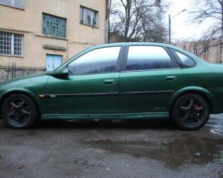 Зелений Опель Вектра, об'ємом двигуна 2 л та пробігом 350 тис. км за 1450 $, фото 3 на Automoto.ua