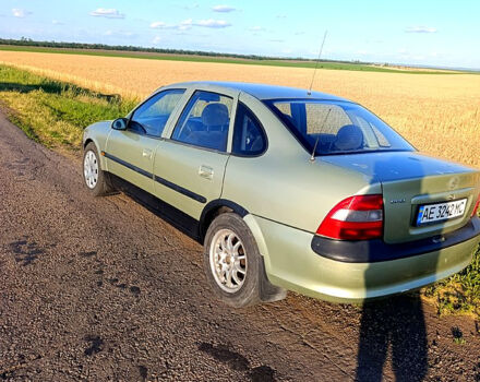 Зеленый Опель Вектра, объемом двигателя 2 л и пробегом 334 тыс. км за 1700 $, фото 3 на Automoto.ua