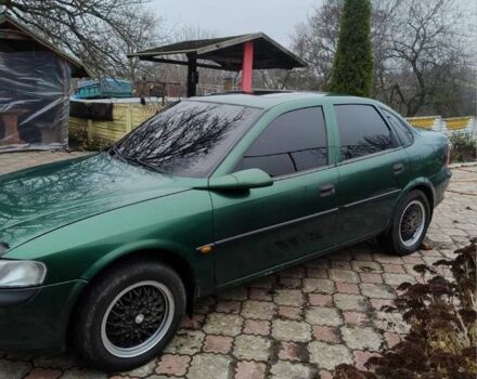 Зеленый Опель Вектра, объемом двигателя 1.6 л и пробегом 300 тыс. км за 2450 $, фото 2 на Automoto.ua