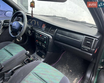 Зелений Опель Вектра, об'ємом двигуна 2 л та пробігом 359 тис. км за 899 $, фото 14 на Automoto.ua