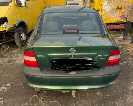 Зеленый Опель Вектра, объемом двигателя 1.6 л и пробегом 300 тыс. км за 650 $, фото 4 на Automoto.ua