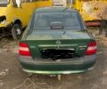 Зеленый Опель Вектра, объемом двигателя 1.6 л и пробегом 300 тыс. км за 650 $, фото 4 на Automoto.ua