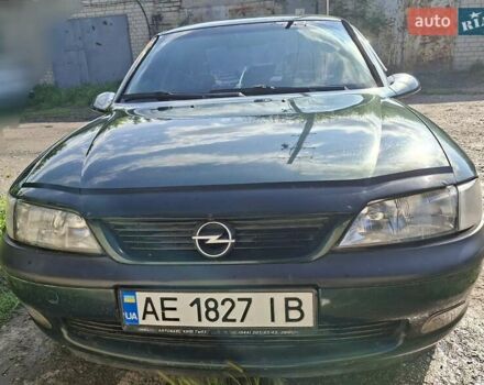 Зеленый Опель Вектра, объемом двигателя 2 л и пробегом 340 тыс. км за 2200 $, фото 1 на Automoto.ua