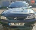 Зеленый Опель Вектра, объемом двигателя 2 л и пробегом 340 тыс. км за 2200 $, фото 1 на Automoto.ua