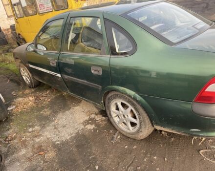 Зеленый Опель Вектра, объемом двигателя 1.6 л и пробегом 300 тыс. км за 650 $, фото 1 на Automoto.ua