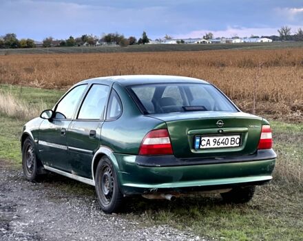 Зеленый Опель Вектра, объемом двигателя 1.8 л и пробегом 344 тыс. км за 1650 $, фото 5 на Automoto.ua