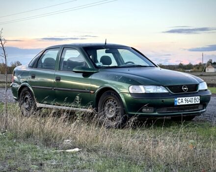 Зеленый Опель Вектра, объемом двигателя 1.8 л и пробегом 344 тыс. км за 1650 $, фото 2 на Automoto.ua