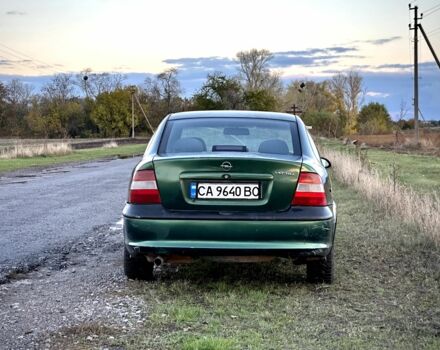 Зеленый Опель Вектра, объемом двигателя 1.8 л и пробегом 344 тыс. км за 1650 $, фото 4 на Automoto.ua