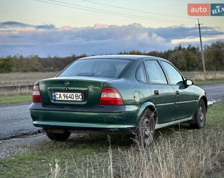 Зеленый Опель Вектра, объемом двигателя 1.8 л и пробегом 344 тыс. км за 1650 $, фото 3 на Automoto.ua