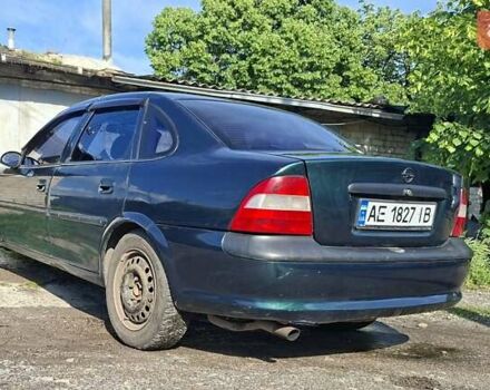 Зеленый Опель Вектра, объемом двигателя 2 л и пробегом 340 тыс. км за 2200 $, фото 5 на Automoto.ua