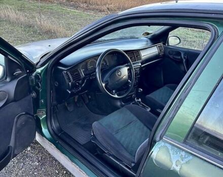 Зеленый Опель Вектра, объемом двигателя 1.8 л и пробегом 344 тыс. км за 1650 $, фото 18 на Automoto.ua