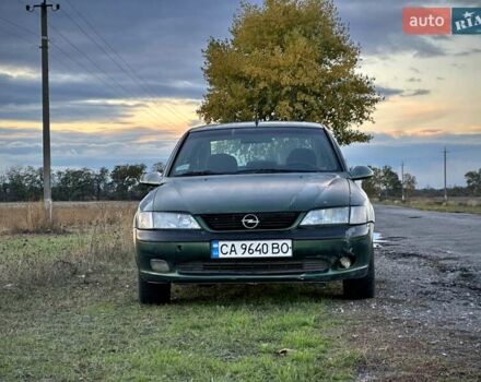 Зеленый Опель Вектра, объемом двигателя 1.8 л и пробегом 344 тыс. км за 1650 $, фото 1 на Automoto.ua