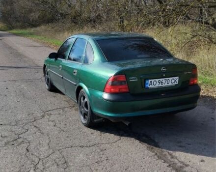 Зеленый Опель Вектра, объемом двигателя 1.6 л и пробегом 212 тыс. км за 2000 $, фото 1 на Automoto.ua