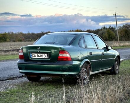 Зеленый Опель Вектра, объемом двигателя 1.8 л и пробегом 344 тыс. км за 1650 $, фото 3 на Automoto.ua