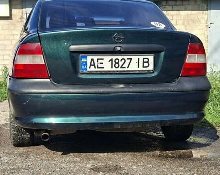 Зеленый Опель Вектра, объемом двигателя 2 л и пробегом 340 тыс. км за 2200 $, фото 2 на Automoto.ua