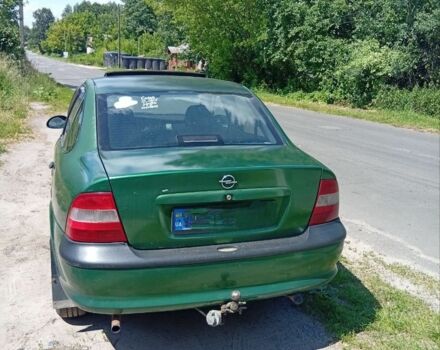 Зеленый Опель Вектра, объемом двигателя 1 л и пробегом 1000 тыс. км за 2200 $, фото 2 на Automoto.ua