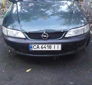 Зелений Опель Вектра, об'ємом двигуна 1.8 л та пробігом 270 тис. км за 3000 $, фото 7 на Automoto.ua