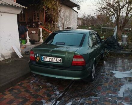 Зеленый Опель Вектра, объемом двигателя 1.6 л и пробегом 303 тыс. км за 2400 $, фото 2 на Automoto.ua