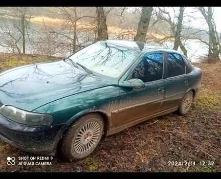 Зеленый Опель Вектра, объемом двигателя 2.5 л и пробегом 252 тыс. км за 3000 $, фото 2 на Automoto.ua