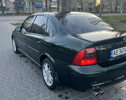 Опель Вектра 1999 у Кременчуге на Automoto.ua Зелений Опель Вектра, об'ємом двигуна 1.8 л та пробігом 234 тис. км за 3800 $, фото 3 на Automoto.ua
