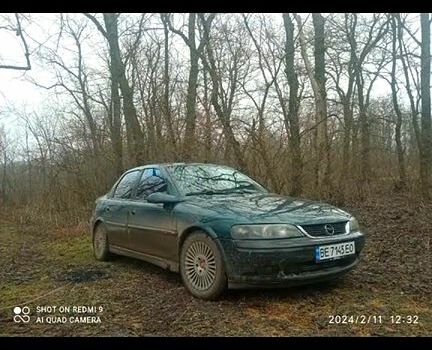Зеленый Опель Вектра, объемом двигателя 2.5 л и пробегом 252 тыс. км за 3000 $, фото 1 на Automoto.ua