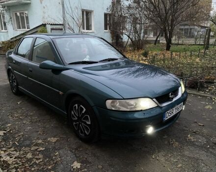 Зеленый Опель Вектра, объемом двигателя 1.8 л и пробегом 350 тыс. км за 1550 $, фото 1 на Automoto.ua