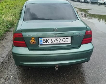 Зеленый Опель Вектра, объемом двигателя 1.6 л и пробегом 240 тыс. км за 2550 $, фото 3 на Automoto.ua