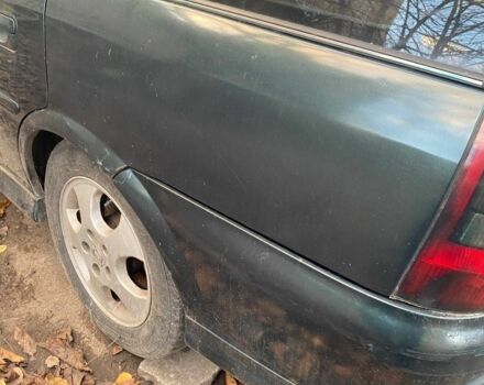 Зеленый Опель Вектра, объемом двигателя 2 л и пробегом 500 тыс. км за 759 $, фото 2 на Automoto.ua