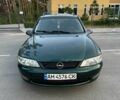 Зеленый Опель Вектра, объемом двигателя 1.6 л и пробегом 385 тыс. км за 1300 $, фото 1 на Automoto.ua
