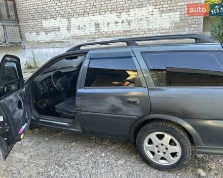 Зелений Опель Вектра, об'ємом двигуна 1.8 л та пробігом 307 тис. км за 2300 $, фото 4 на Automoto.ua