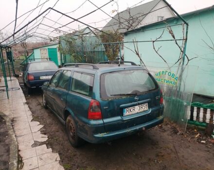 Зеленый Опель Вектра, объемом двигателя 0 л и пробегом 111 тыс. км за 474 $, фото 1 на Automoto.ua