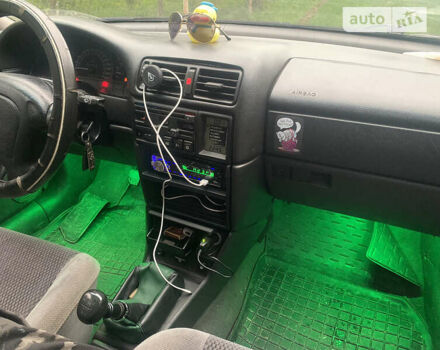 Зелений Опель Вектра, об'ємом двигуна 2.5 л та пробігом 322 тис. км за 1550 $, фото 5 на Automoto.ua